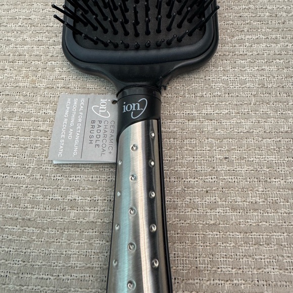 Ion Ceramic Charcoal Paddle Hair Brush - Black and Silver - Picture 3 of 3